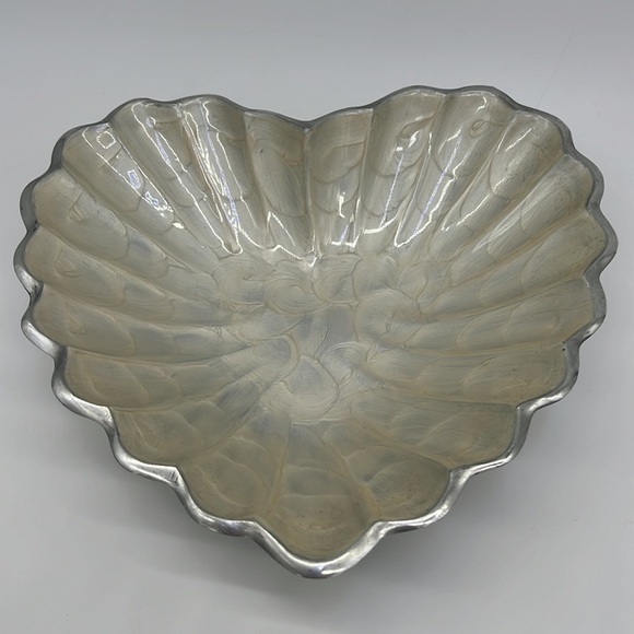 Julia Knight 10” Heart Dish - Picture 2 of 10